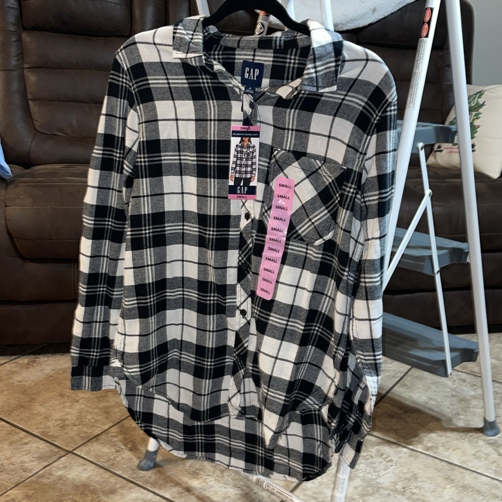 New with tags small gap relaxed fit black and white flannel shirt